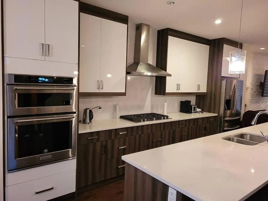 Cheerful 3Bedroom Home With Free Garage Parking Calgary 0*,
