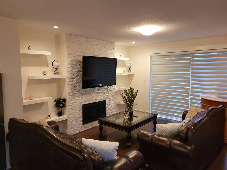 Holiday home Cheerful 3Bedroom Home With Free Garage Parking Calgary Canada